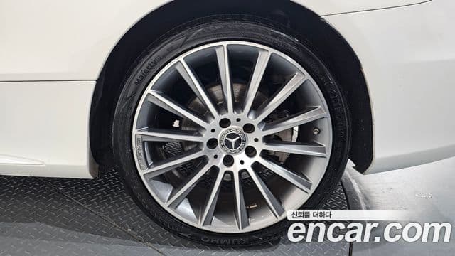 Mercedes-Benz C-Class 2019 — Photo 27/33