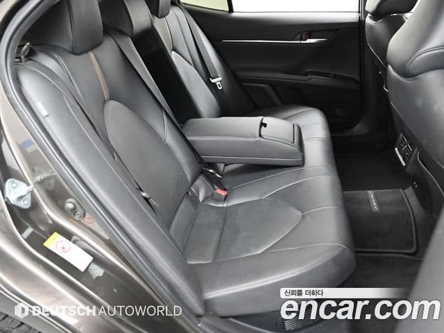 Toyota Camry 2018 — Photo 6/20