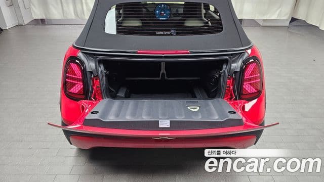 Mini Cooper S Convertible 2025 — ფოტო 26/35
