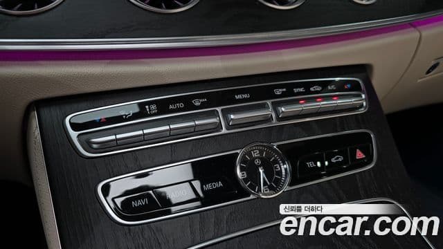 Mercedes-Benz E-Class 2019 — ფოტო 18/20