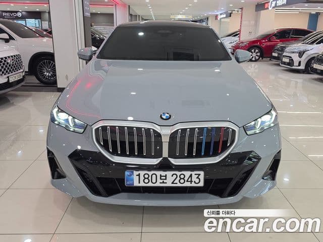BMW 5 Series 2025 — Photo 8/17