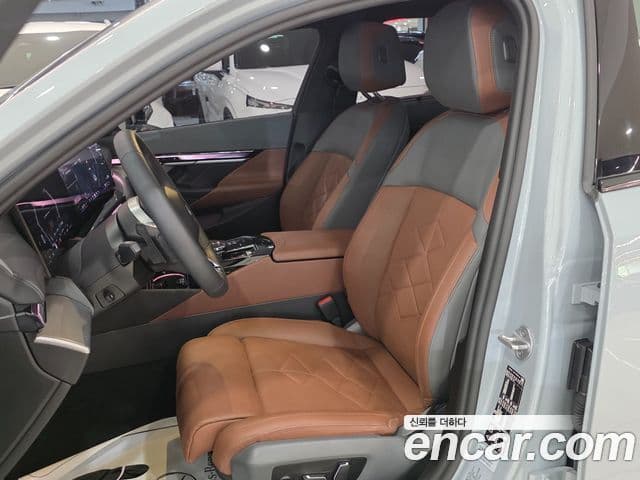 BMW 5 Series 2025 — Photo 16/17