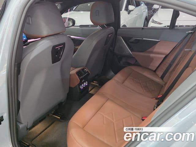 BMW 5 Series 2025 — Photo 12/17