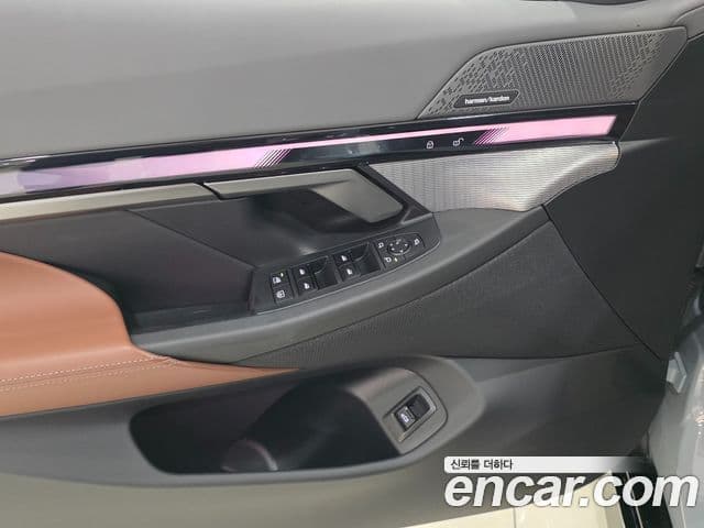 BMW 5 Series 2025 — Photo 7/17