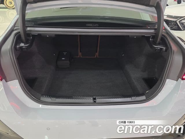 BMW 5 Series 2025 — Photo 9/17