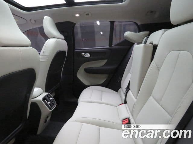 Volvo XC40 2026 — ფოტო 9/20