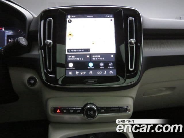 Volvo XC40 2026 — ფოტო 14/20