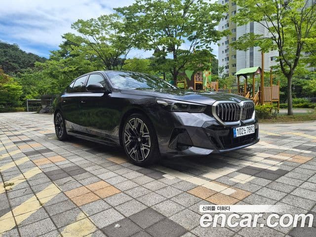 BMW 5 Series 2026 — Şəkil 1/10