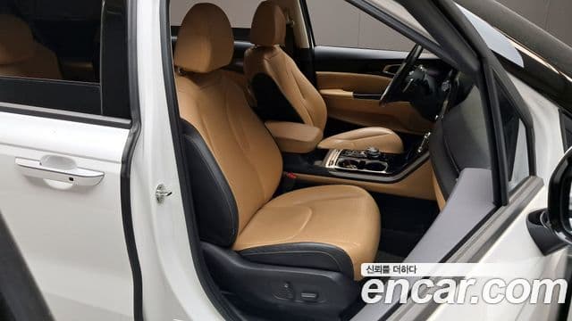 Kia Carnival 2021 — Photo 31/34