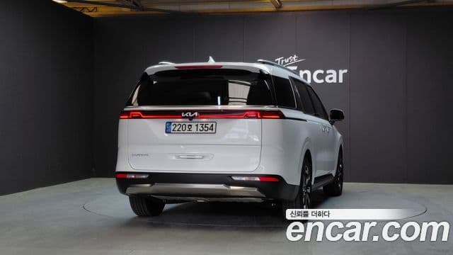 Kia Carnival 2023 — ფოტო 4/20