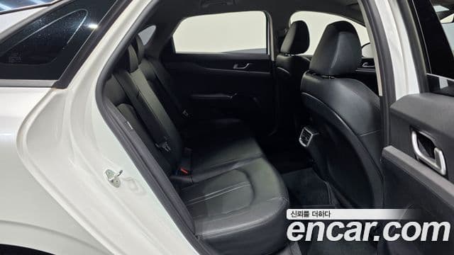 Kia K5 2023 — Şəkil 12/20