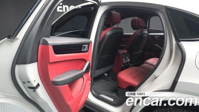 Porsche Cayenne 2023 — Photo 29/32