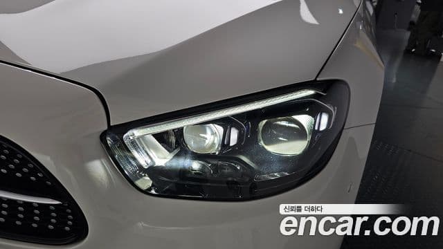 Mercedes-Benz E-Class 2023 — Photo 20/37