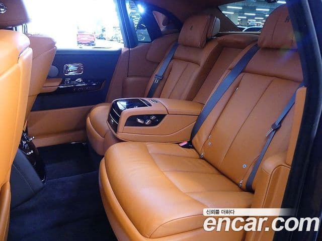 Rolls-Royce Phantom 2020 — ფოტო 9/20