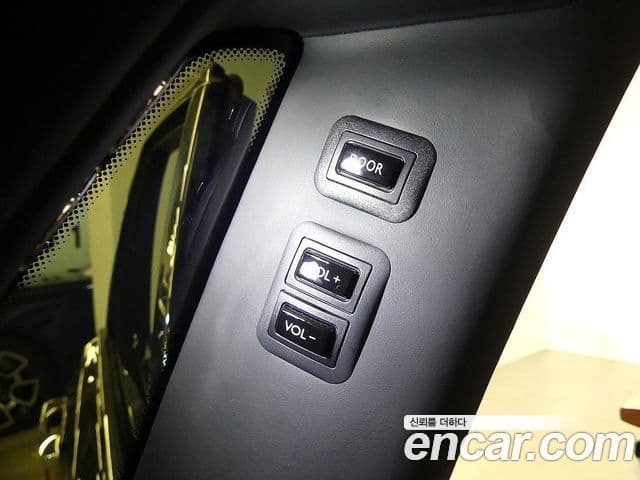 Rolls-Royce Phantom 2020 — ფოტო 16/20