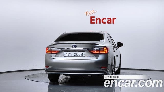 Lexus ES300h 2018 — ფოტო 4/20