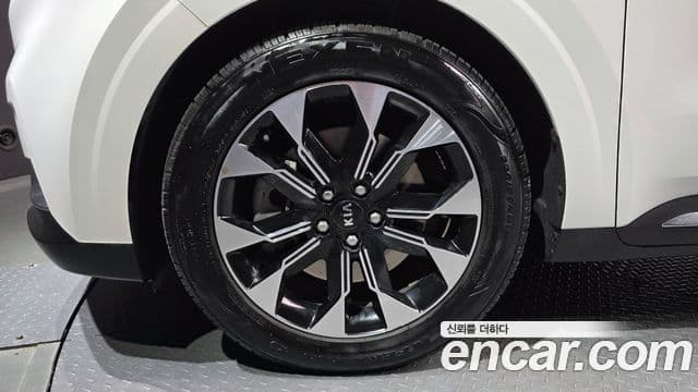 Kia Carnival 2021 — Фото 5/20