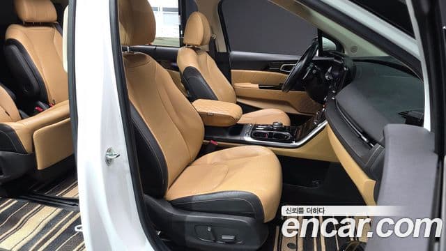 Kia Carnival 2021 — Фото 11/20