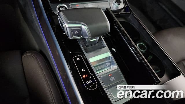 Audi A8 2021 — ფოტო 8/20