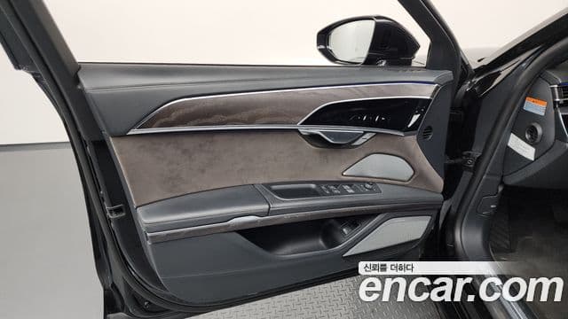 Audi A8 2021 — Photo 23/37