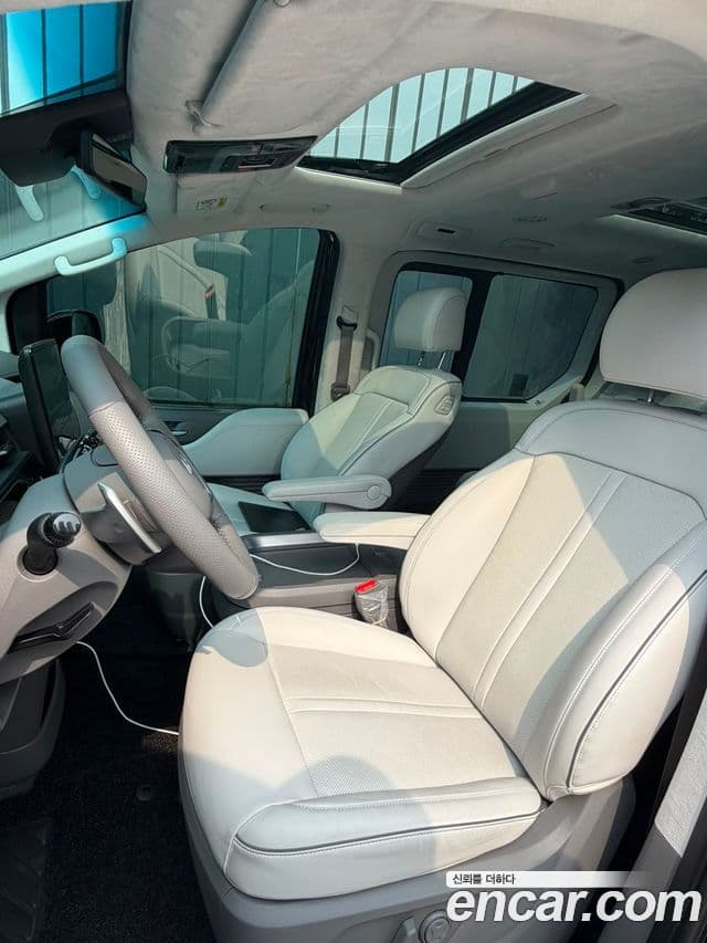 Hyundai Staria 2025 — ფოტო 16/16