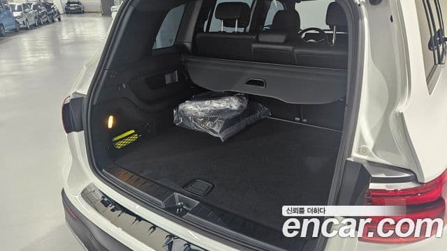 Mercedes-Benz EQB 2025 — ფოტო 8/20