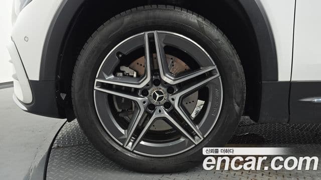 Mercedes-Benz GLB-Class 2025 — Фото 5/20