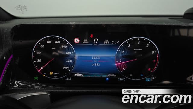 Mercedes-Benz GLB-Class 2025 — Фото 8/20