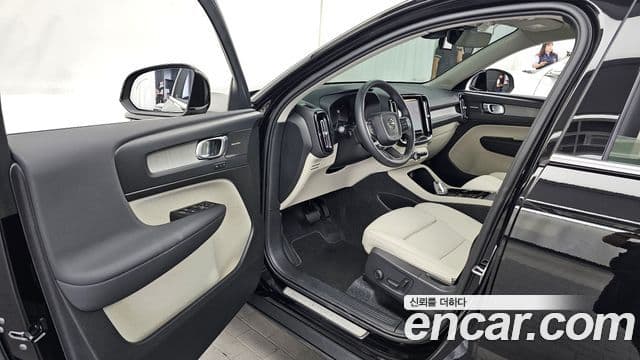 Volvo XC40 2025 — Şəkil 10/20