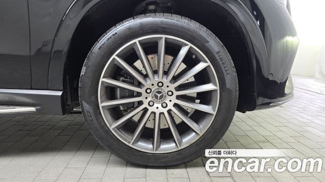 Mercedes-Benz GLE-Class 2025 — Photo 28/30