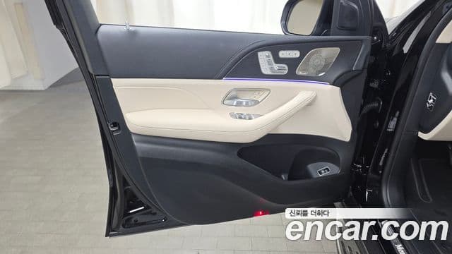 Mercedes-Benz GLE-Class 2025 — Photo 12/30