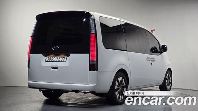 Hyundai Staria 2023 — ფოტო 2/20