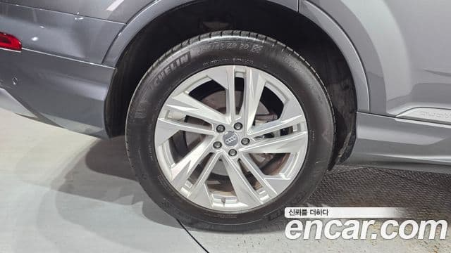 Audi Q7 2021 — ფოტო 5/20