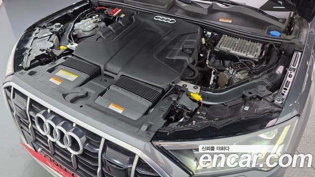 Audi Q7 2021 — ფოტო 6/20
