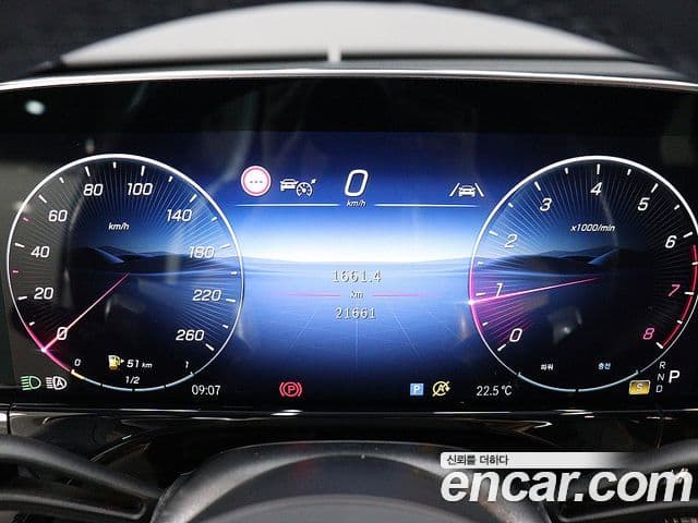 Mercedes-Benz E-Class 2024 — ფოტო 17/20