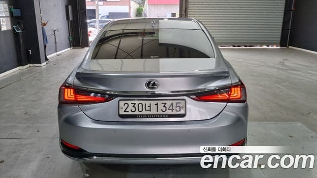 Lexus ES300h 2023 — Şəkil 3/17