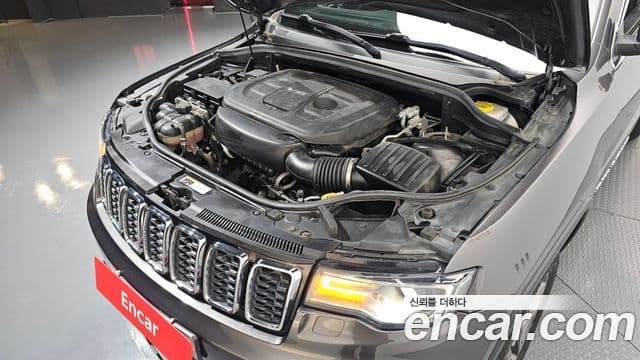Jeep Grand Cherokee 2018 — Şəkil 6/20