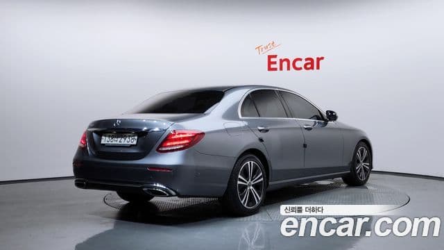 Mercedes-Benz E-Class 2020 — Фото 1/20