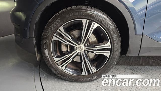 Volvo XC40 2021 — фото 5 из 20