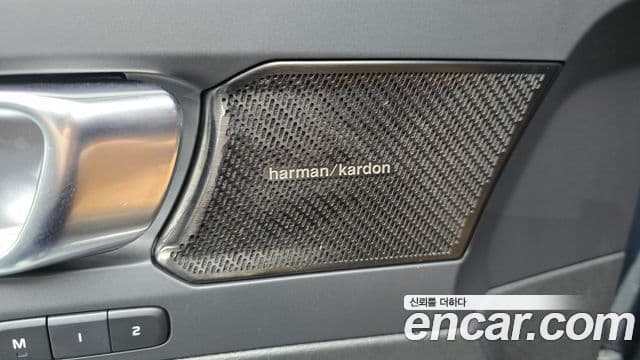 Volvo XC40 2021 — Photo 27/33