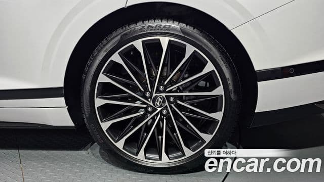 Hyundai Grandeur Hybrid 2025 — Photo 22/30