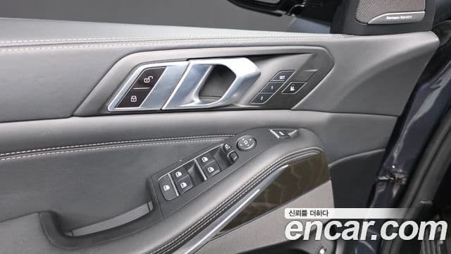 BMW X5 2022 — Photo 19/34