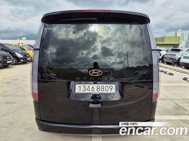 Hyundai Staria 2023 — ფოტო 3/15