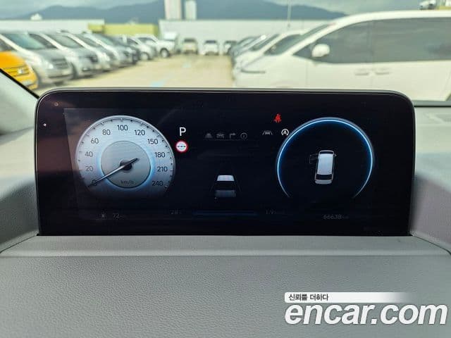 Hyundai Staria 2023 — ფოტო 7/15