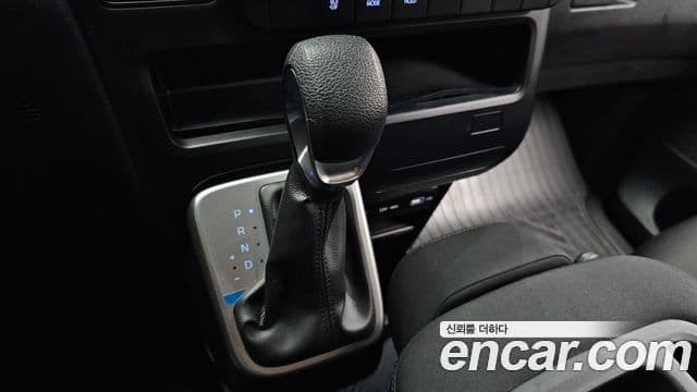 Hyundai Staria 2021 — ფოტო 9/20