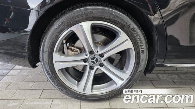 Mercedes-Benz E-Class 2019 — фото 5 из 20