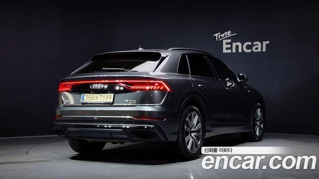 Audi Q7 2021 — Şəkil 1/20