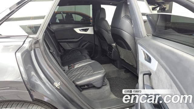 Audi Q7 2021 — Şəkil 12/20