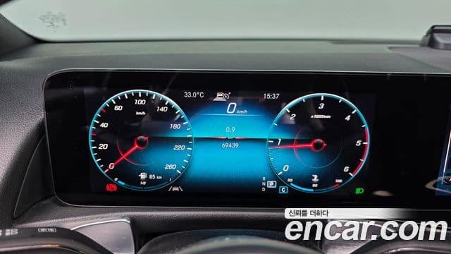 Mercedes-Benz GLB-Class 2021 — Şəkil 8/20