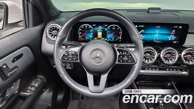 Mercedes-Benz GLB-Class 2021 — Şəkil 13/20